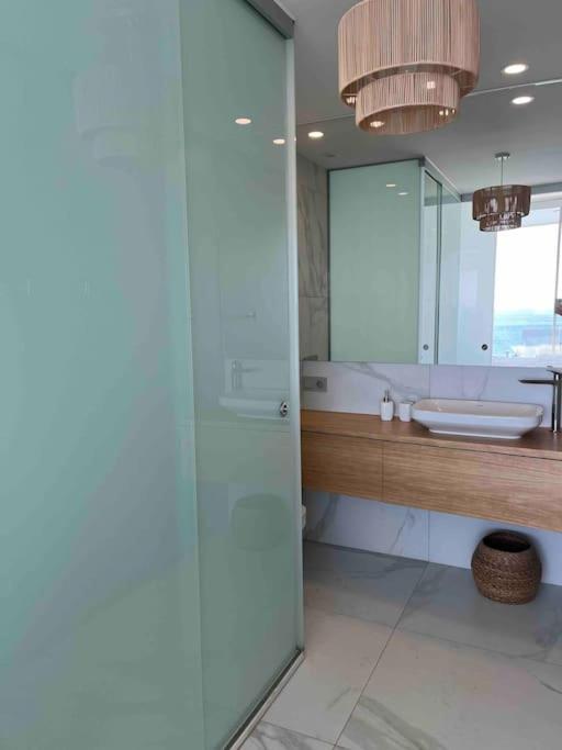 Luxe Coast Views-reserva Del-higueron-pool & Sea Apartamento